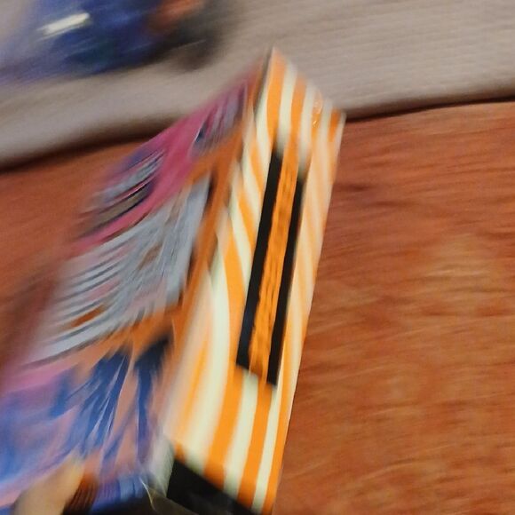 L.O.L. Surprise! O.M.G. Lights Doll with Pink and Black Outfit - Picture 5 of 6